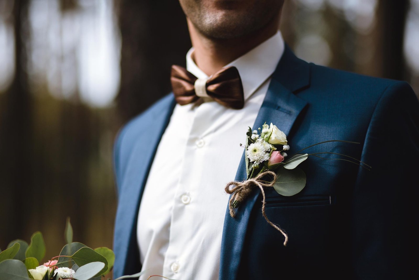 Detalle de traje de etiqueta premium de bodas