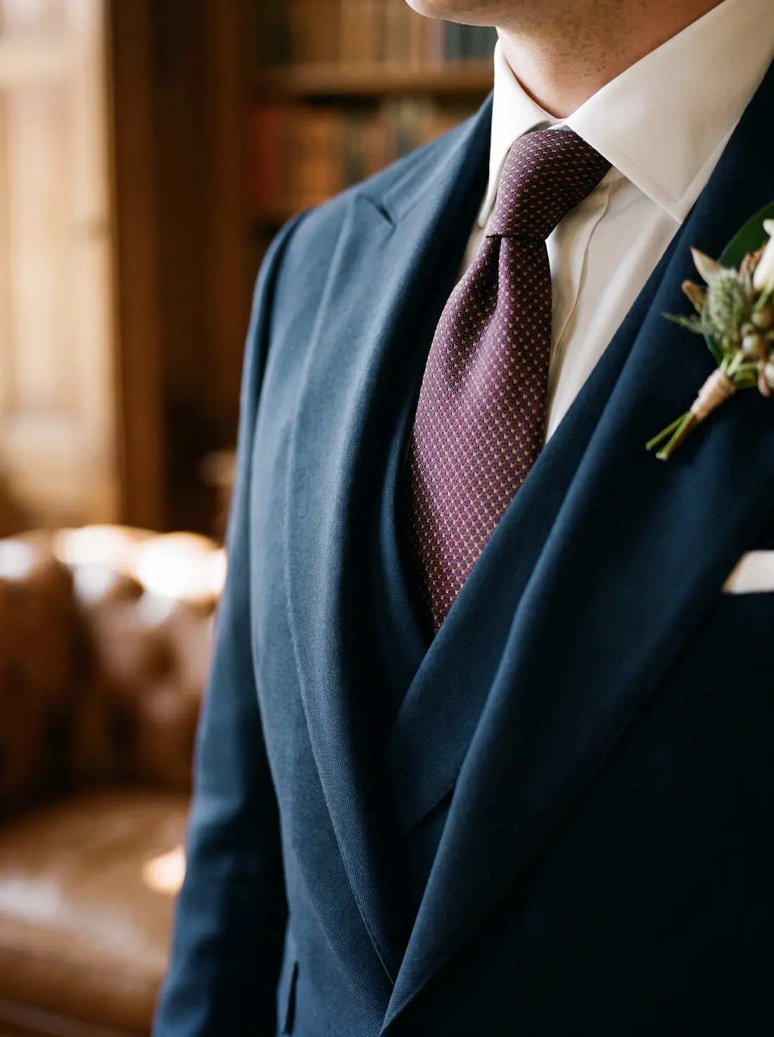 Detalles de un traje de novio a la medida